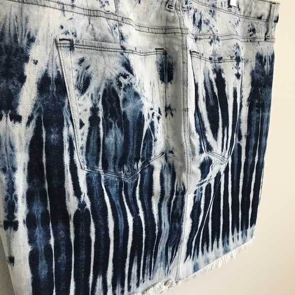 NWT GOOD AMERICAN Shibori Mini Denim Jean Skirt 20 - Picture 9 of 11